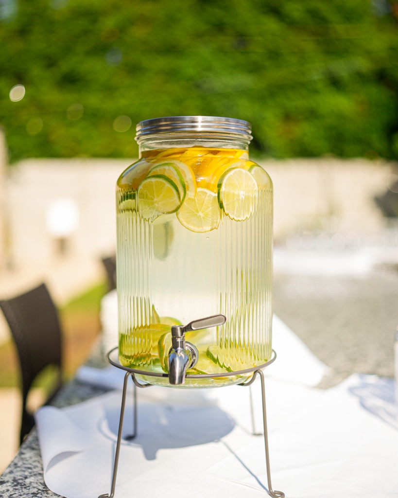 When life gives you lemons, infuse them into your detox water⁠
🍋💧⁠
⁠
At Supper Club YVR, we believe in the power of natural refreshment. ⁠
⁠
Cheers to a healthy start! 🌿 #DetoxWithLemon #DetoxMonday⁠
⁠
#outdoorevents #vancouverevents #weddingsvancouver