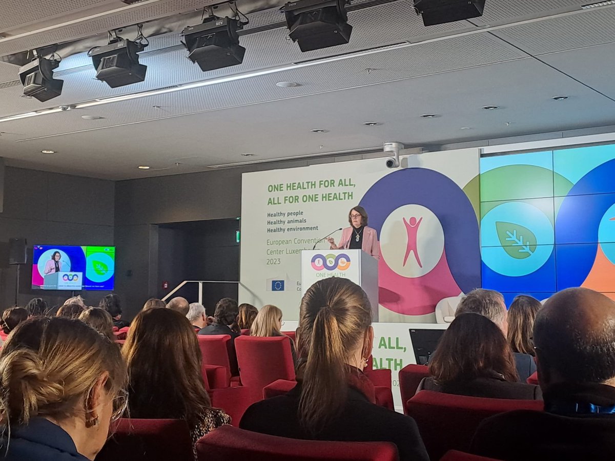 szoke_janka's tweet image. Ending on a strong commitment, @SandraGallina highlights, &quot;One Health transcends sectors and geographies. Today, urgency is our call: turning awareness into action.&apos;&quot; Closing the insightful #OneHealthEU Conference 🔄🌍💪 

#TCIH is ready for these #CollectiveActions