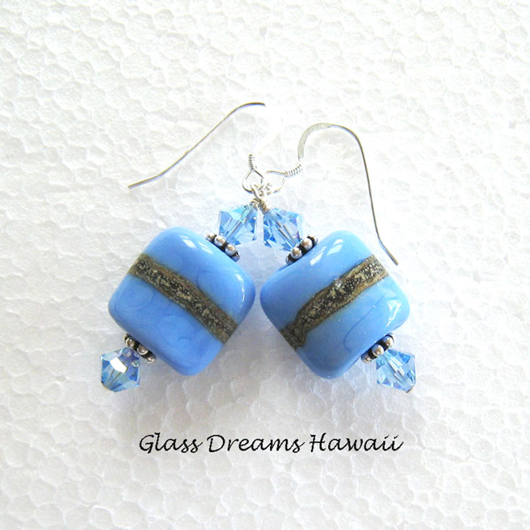 glassdreamshawaii.etsy.com/listing/208316… Periwinkle Blue Dangle Earrings #lampworkglassbeads #handmade #sterlingsilverfindings #swarovskicrystals #giftideas