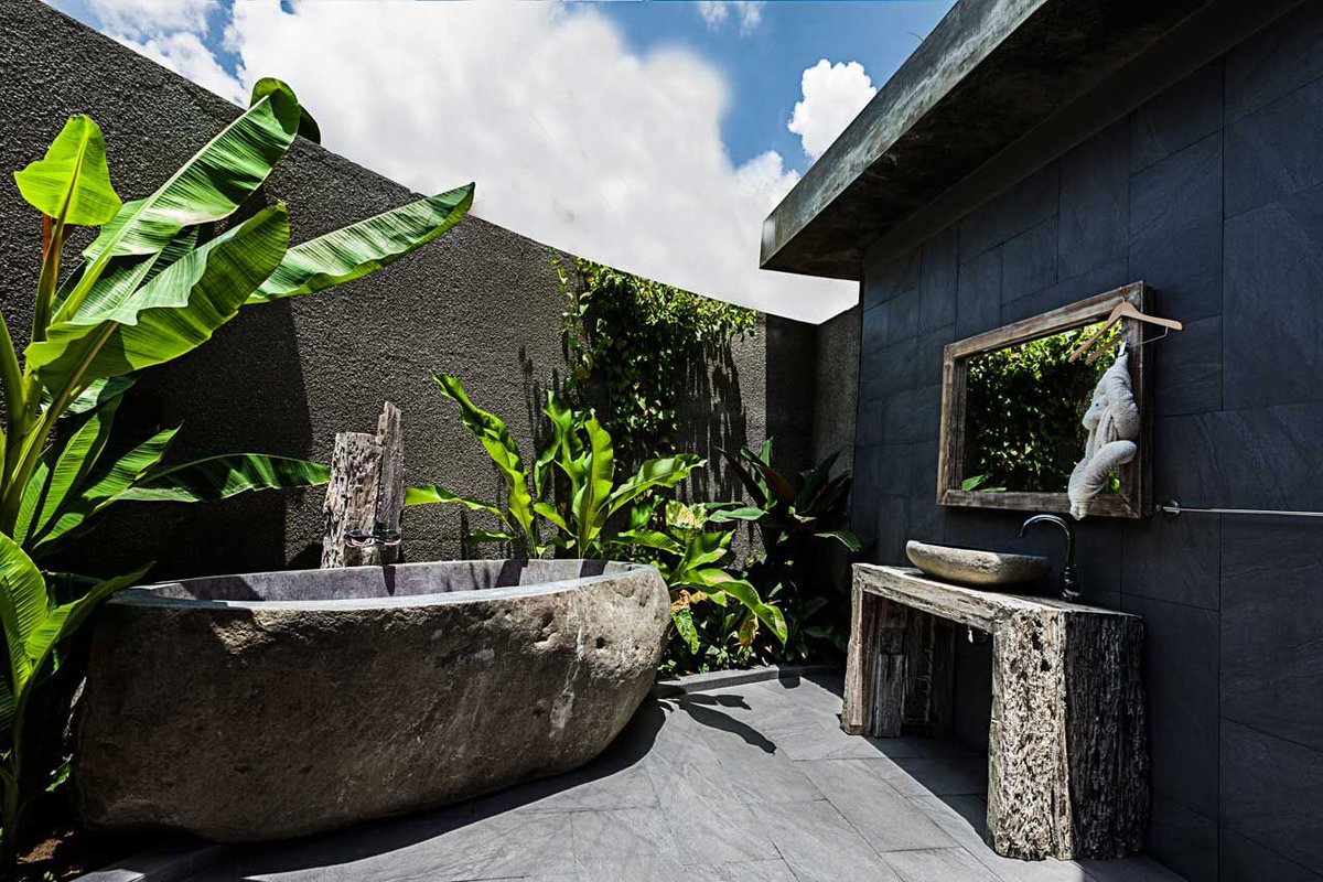 Product Selector > River stone tub by Sukabumi Stone Mexico buff.ly/47augyC