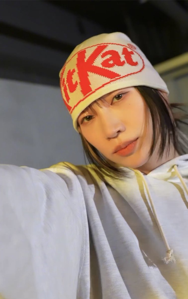 badaleeuniverse's tweet photo. BITE KITKAT THE ‘BADA LEE WAY’ 🍫♥️✨🙈
#kitkat #kitkatgold #BADAxKITKAT
#바다언니 #바다 #badalee #이바다 #바다리 #베베 #스우파2
#badaleeupdate #badaleedaily #badaleechoreography #badaleeuniverse #badaleeedit #badaleeswf2 #badaleechoreo #badaleewaves #badaleeglobal #bada #badaleeph #badaleekorea #badaleefocus #badaleeasia #mnetkpop #swf2 #badaleeclass #badaleedance #streetwomanfighter2 #badalee__