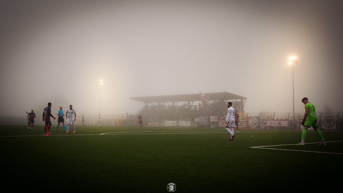 Campobasso1919's tweet photo. 🔴🔵 Dal sole alla nebbia in 26 minuti
#VASCAM sospesa sullo 0-0 https://t.co/vCByq9Uwok