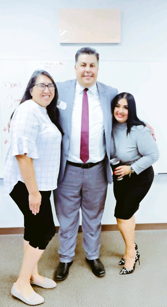 Another fantastic @Ahs_Libertas Law and Government Academy career exploration opportunity presented by Criminal Defense Attorney, Federal Public Defender, Edgar Holguin! #ThisIsLIBERTAS ⚖️ Sharing with @AHSLaw_Justice classes because we are always #BetterTogether @Americas_HS