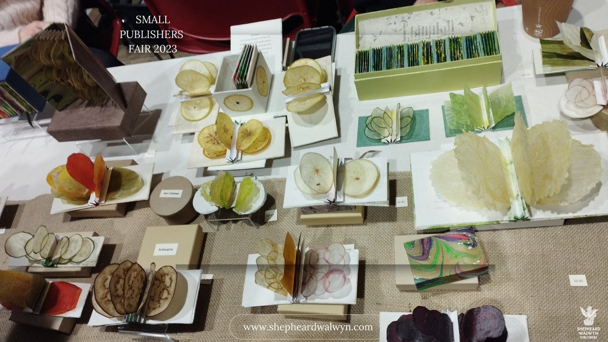 SWpublishers's tweet image. Edible paper! Incredible selection of this beautiful edible paper by Dizzy Pragnell at the Small Publisher's Fair 2023.

#smallpublishersfair2023 #ediblepaper #smallpublishers #publishing