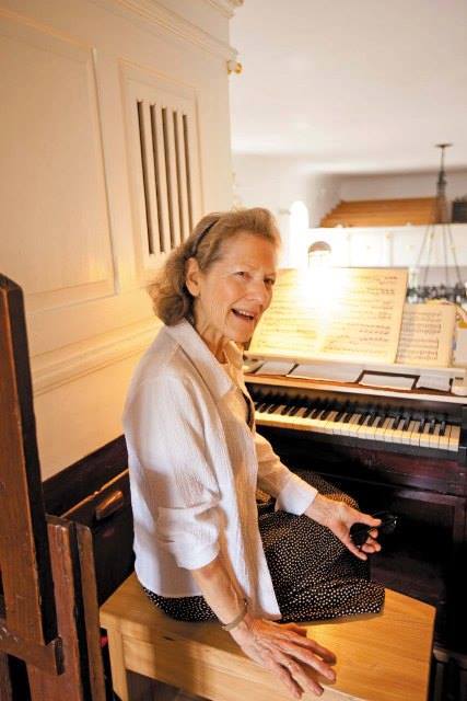 kalmantibs's tweet image. On #WorldKindessDay, I pause to reflect on two of the kindest people I've ever known, my mom &amp;amp; dad. Under the aegis of their ministry, our home was open to those in need; refugees, the homeless, the poor. Will forever be grateful for having such stellar role models in my life. 💝