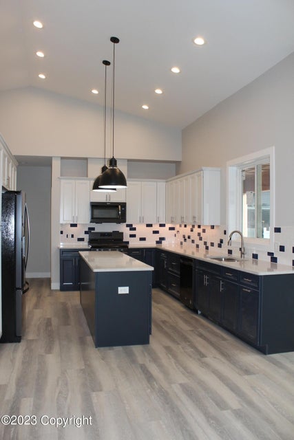JenniferSevores's tweet photo. All you need for Christmas is a New Home🏡!! Call me today for a private showing. This amazing new construction is completely finished and boasts 3 bedrooms, 3 bathrooms, Main level living. Team Properties Group LLC- 
Jennifer M Sevores
(307)660-9530
https://t.co/lxa6zzidZd https://t.co/2m1nErsw04