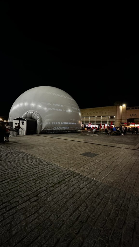 messcellany's tweet image. Genial l’edició del @mira_festival d’enguany, destacable com sempre el brutal domo d’ @EyesbergStudio i la peça “Pax Ratafiat” del gran #JordiMassó !!