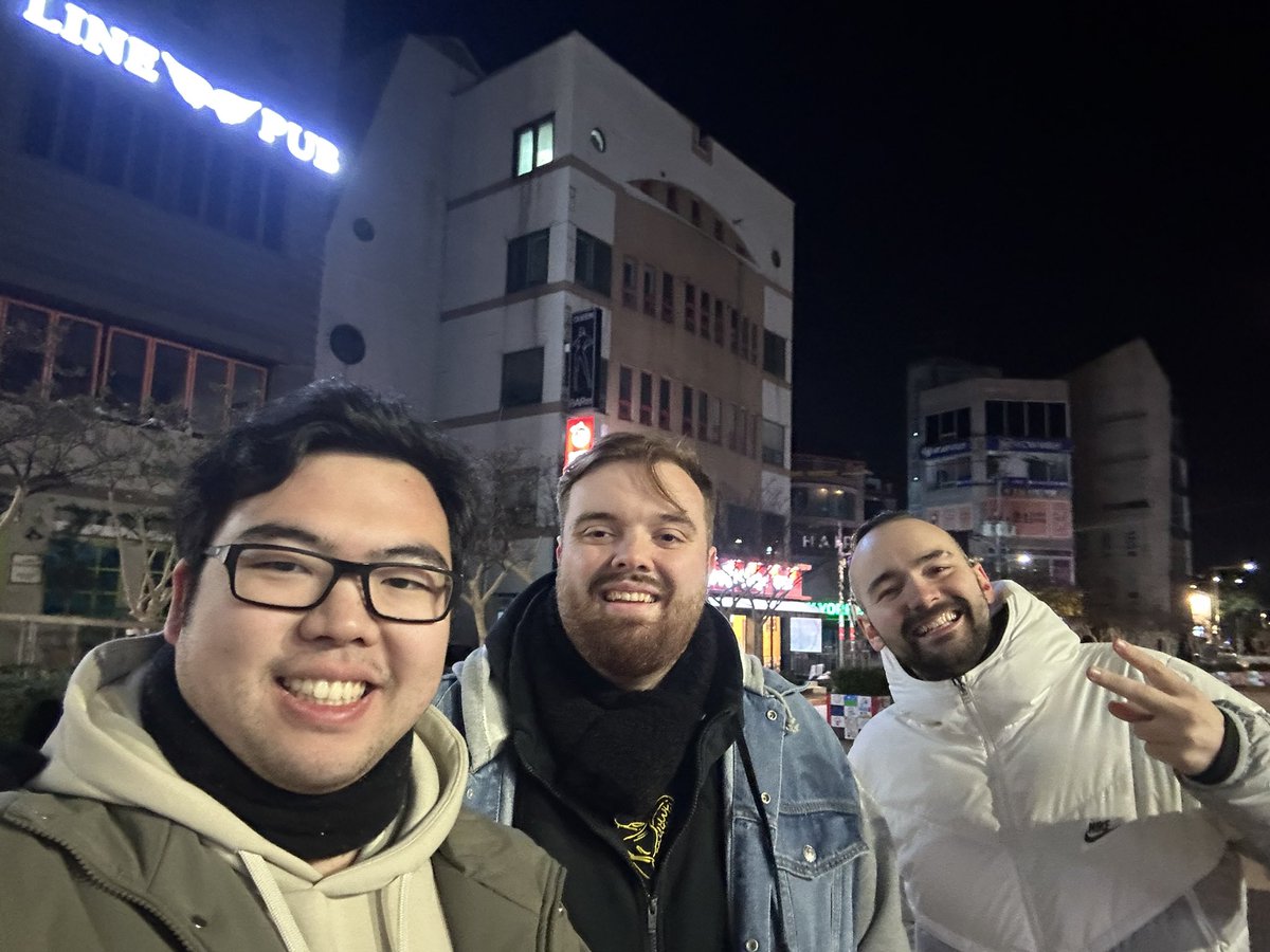 chenso_98's tweet photo. Nunca imagine que me haría fotos con @IbaiLlanos @elxokas y @KNekro  en Seul 😂😂 https://t.co/1VMHBqaMum