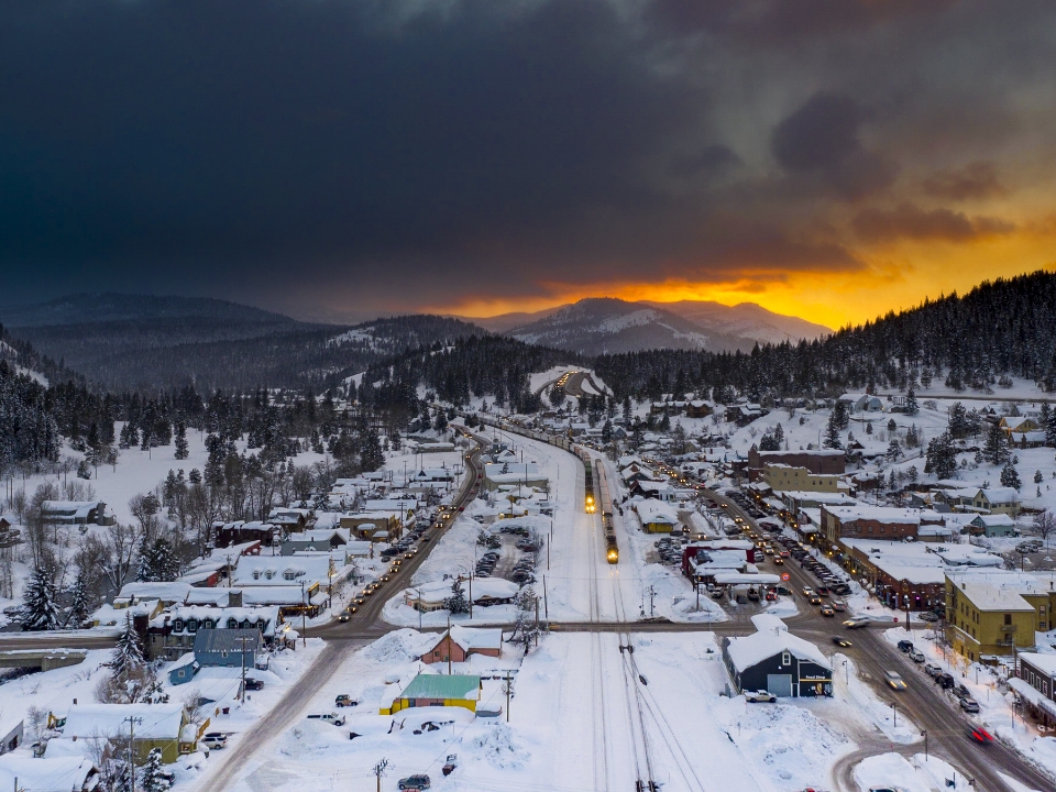 DonnerLakeVilla's tweet photo. Gather 'round for holiday magic at the #Downtown #HolidayFestival and Bud Fish Tree Lighting Ceremony in #TruckeeCA! Enjoy the joy, laughter, and warmth of the community in #DonnerLake. Let's light up the season together!https://t.co/QC9G0seq6Q https://t.co/guTQI8fegn