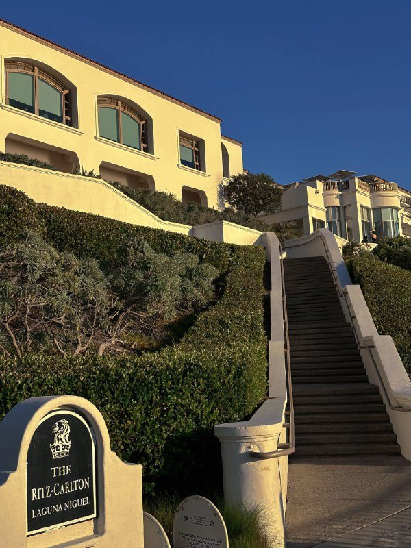 eddyevarest's tweet image. The future belongs to those who believe in the beauty of their dreams.