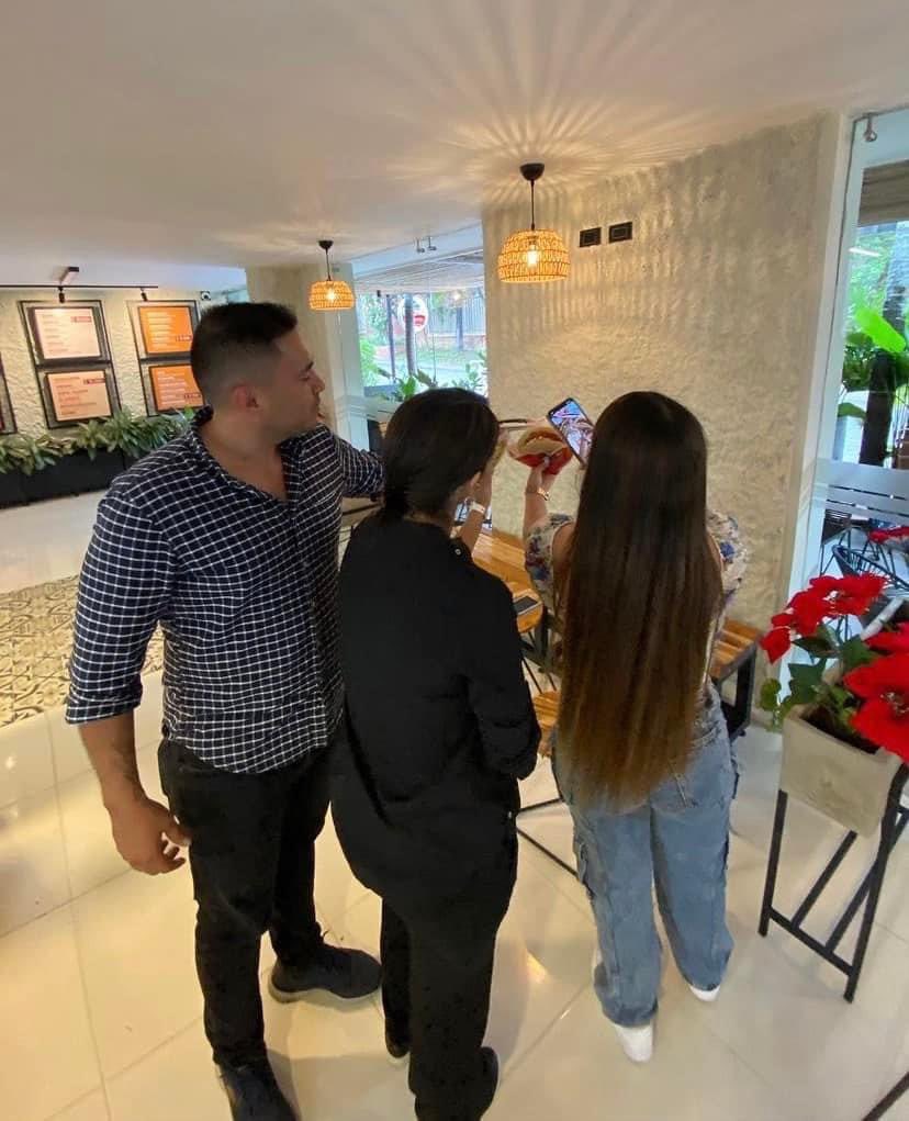 ObleasFlorida's tweet photo. Obleas Floridablanca más cerca de ti, recuerda que tenemos nuestra CASA CABECERA en #Bucaramanga Carrera 32 # 49-126 esquina, tan solo unos pasos abajo del club unión, si vives o trabajas cerca te queda a un pasito para visitarnos, te esperamos! #cabecera #bga #clubunion #obleas https://t.co/pgOMYEqpiG