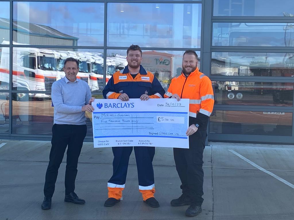 Recognition of Excellence! 👨‍🔧 Adrian Shoemark (Universal Garage) 👨‍🔧 Mitchel Goodman (Cambridge) Pictured receiving their Apprentice retention cheques. 🎉 Their dedication since starting the DAF Apprenticeship and active participation in DAFaid makes them invaluable assets.
