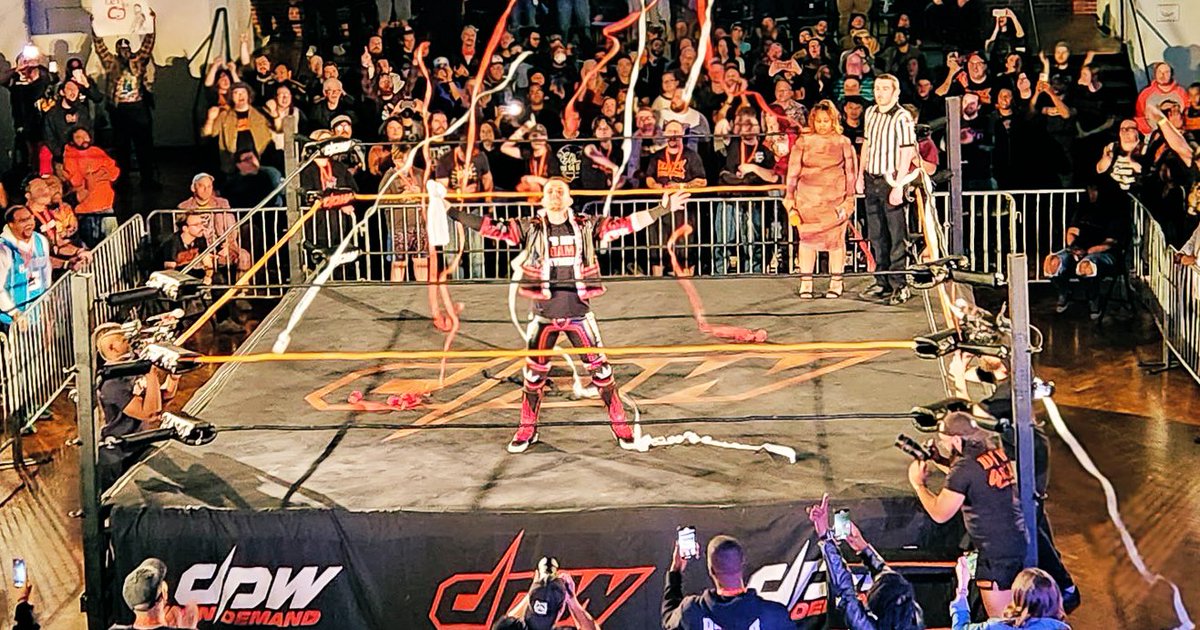 thechrisdenker's tweet photo. 6 hours in the ER
12 stitches
1 night I will never forget

Thank you to DPW, the staff, the insane roster, and every single person in that crowd

I got a lot to improve on and I’m gonna bust my ass to be better every time

For now, I will be on my couch for the next 4 days 😂 https://t.co/rOKM2EeGa4