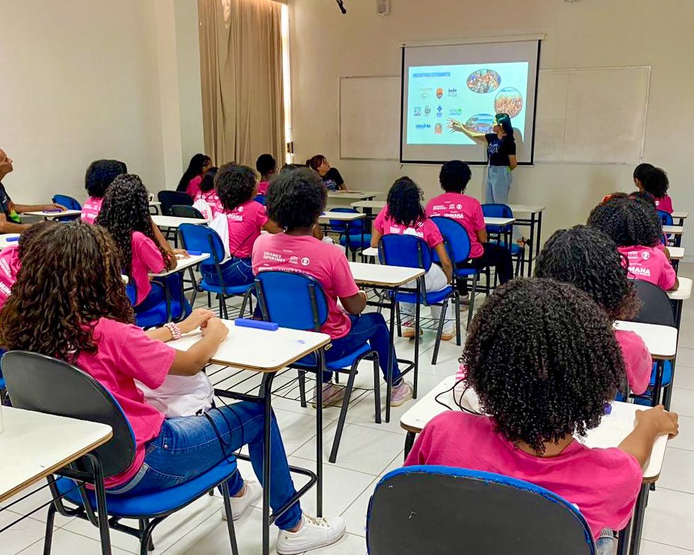 👩🏽‍🔬🤖 Nossas meninas de futuro realizaram uma visita científica e tecnológica no SENAI CIMATEC, em Salvador, Bahia. Essas atividades proporcionam às meninas uma visão valiosa e inspiradora sobre o mundo da ciência e tecnologia, preparando-as para um futuro cheio de realizações.