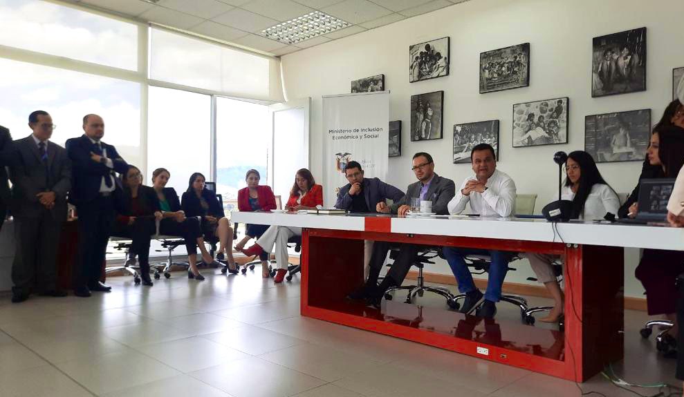 #Quito 📍 Hoy sostuve una reunión de trabajo con viceministros, subsecretarios, coordinadores zonales y directores distritales, para revisar y evaluar juntos el cumplimiento de nuestros objetivos en los diversos programas y servicios en beneficio de las personas en situación de