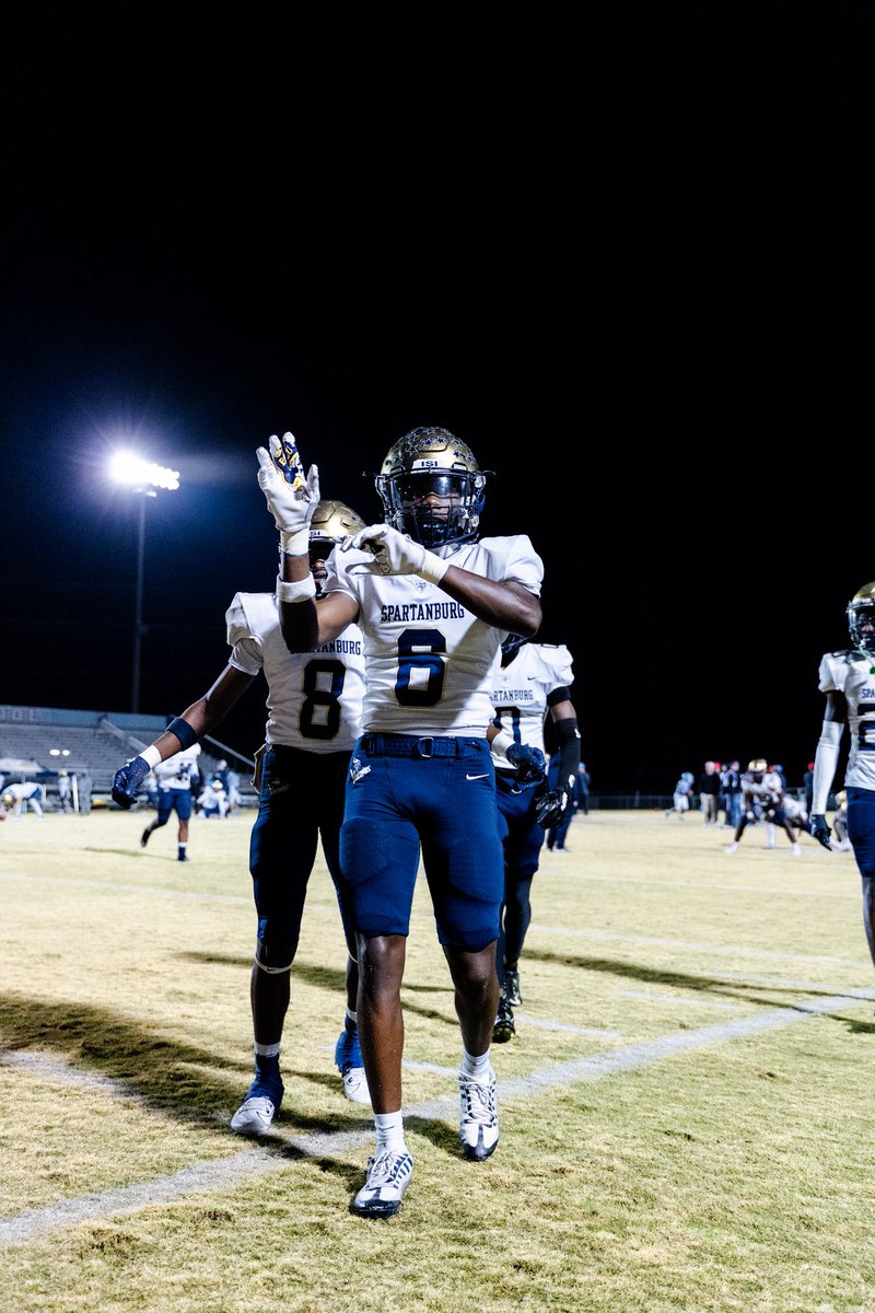 Lacharles Woodruff (@lacharleswoodr1) on Twitter photo Been an amazing 2 years thanks <a href="/REFINEDFB/">Coach Mark Hodge</a> <a href="/Spartanburg_FB/">SpartanburgVikingsFootball</a> for everything forever a Viking
hudl.com/v/2MXiiP
<a href="/YoureNextTrain1/">Y. N. T. 🤘🏿🤘🏾🤘🏼</a> Been an amazing 2 years thanks <a href="/REFINEDFB/">Coach Mark Hodge</a> <a href="/Spartanburg_FB/">SpartanburgVikingsFootball</a> for everything forever a Viking
hudl.com/v/2MXiiP
<a href="/YoureNextTrain1/">Y. N. T. 🤘🏿🤘🏾🤘🏼</a>