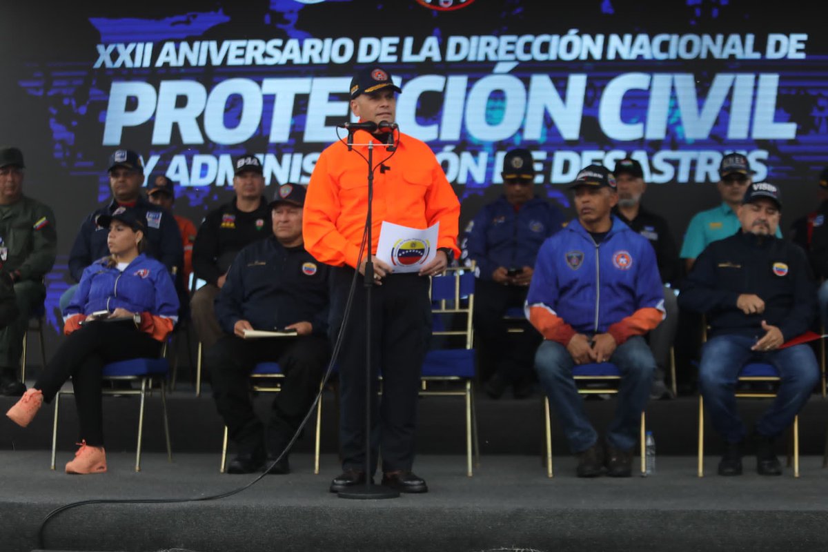 #13NOV || Desde los espacios del Parque Simón Bolívar, el Vpdte. Sectorial A/J <a href="/CeballosIchaso/">A/J REMIGIO CEBALLOS</a> lidera el acto con motivo del XXII Aniversario de @PCivil_VE.

#EsequiboX5EsVenezuela
