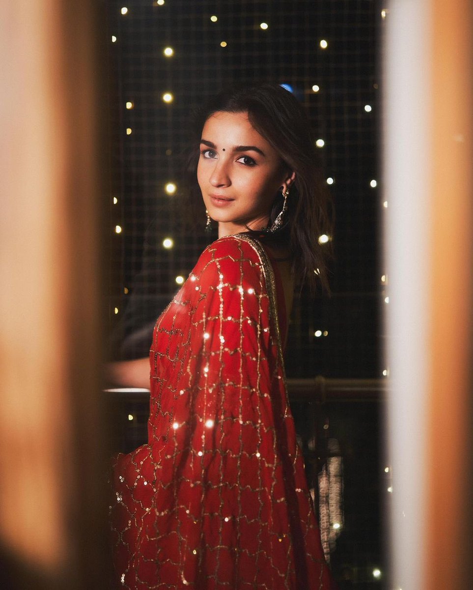 Actress @aliaa08 sets the night ablaze in a breathtaking red lehenga, a perfect blend of tradition and glamour 

#AliaBhatt #AliaBhattNews #Fashion #Festive #FestiveSpirit #FestiveLighting #FestiveSpirit #FestiveVibes #Bollywood #Tollywood