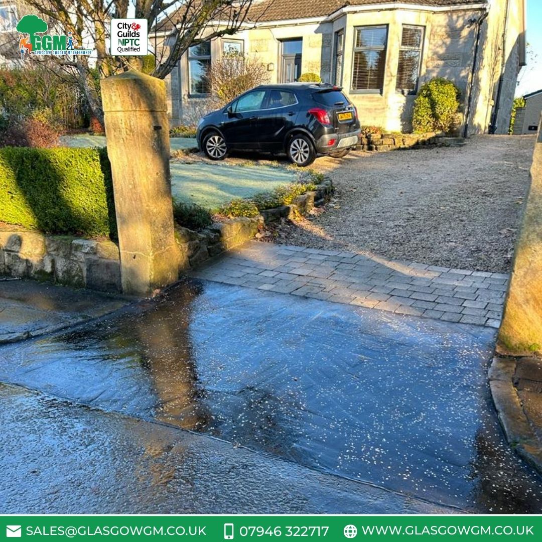 GGMArborists's tweet image. 🌿🔧 Small tweaks, big leaps! We've just spiced up an entrance with sleek glass banisters and a driveway with a neat landing strip. See how a few changes can make a garden go from simple to stunning! 🏡✨

#GardenGlowUp #MakeoverMagic #GGMLandscaping