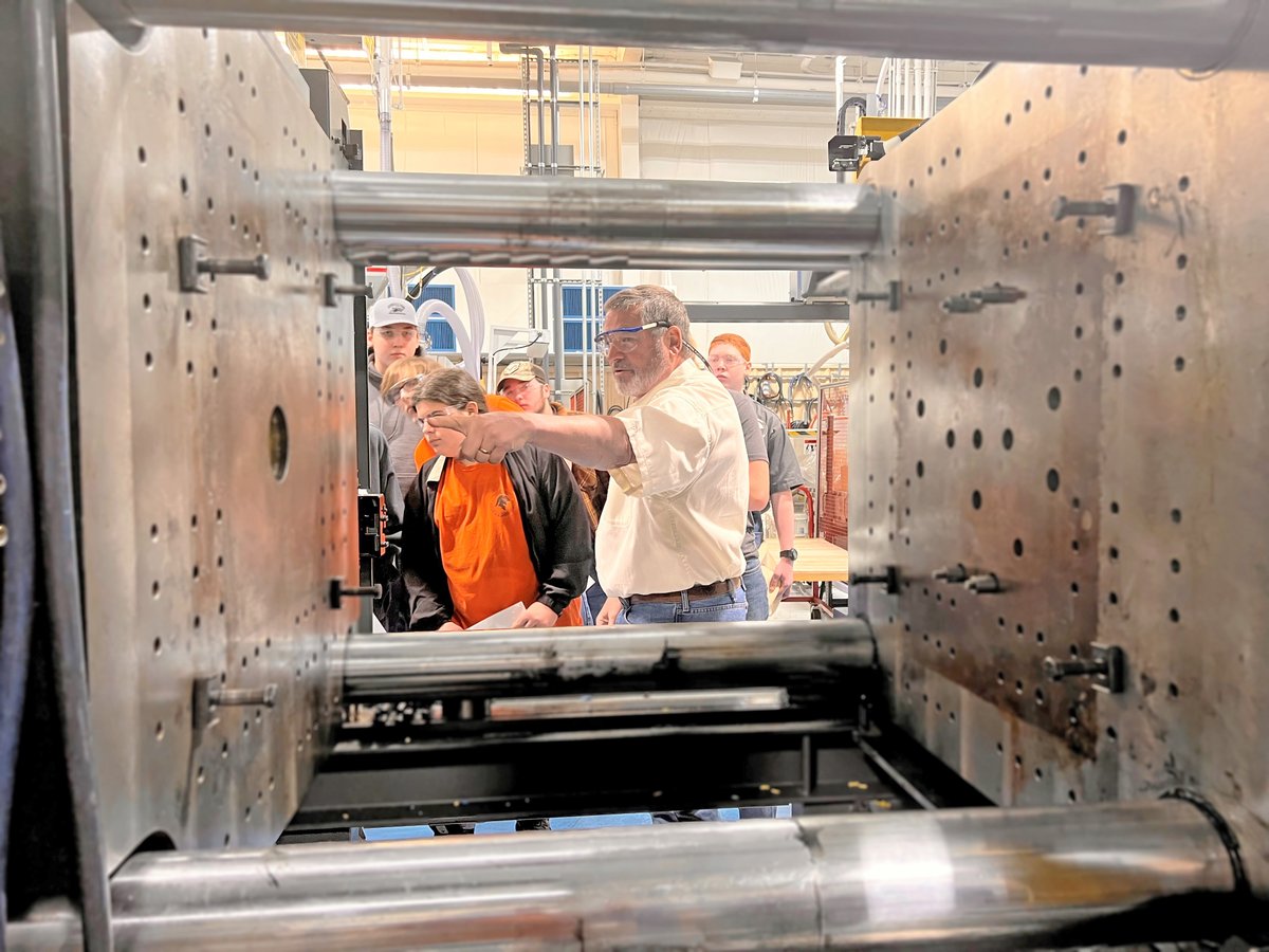 York_Imperial's tweet photo. Today we hosted the amazing students &amp; educators of @YorkTechStrong where they learned first-hand about career opportunities not only here at #YorkImperial, but also within the field of modern manufacturing

#thankyou all for an incredible visit 🫶 #ThinkTech #YorkTech #STEM #YIP https://t.co/DzA4QNEQdM