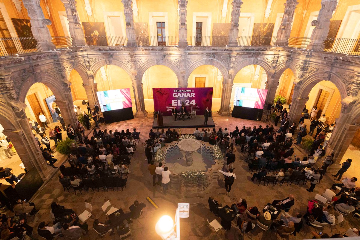 PCN_Consultores's tweet photo. Nuestro director general @fvazquezrig durante la presentación de su libro CÓMO VAMOS A GANAR EL 24 en el Museo de Arte de Querétaro. ¡Todo un éxito! Gracias Querétaro por su hospitalidad. https://t.co/S4hbzYNkdh