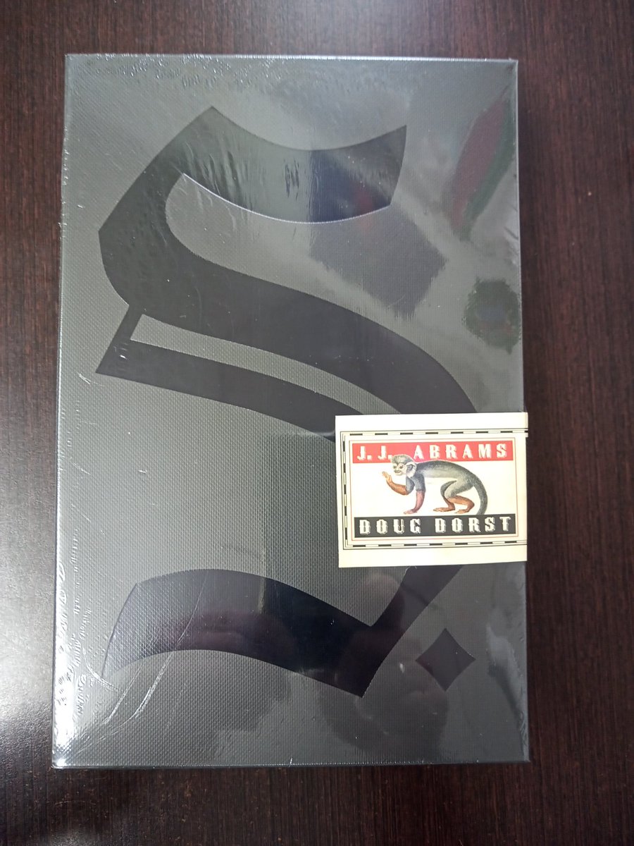 MakimonoComics's tweet photo. Ya en @MakimonoComics!!!
S. El barco de Teseo
@Duomo_ed
#SElbarcodeTeseo, concebida por el cineasta #JJAbrams y escrito por #DougDorst, es la crónica de 2 lectores que se conocen en los márgenes de un libro y se ven implicados en una lucha mortal entre fuerzas que no comprenden. https://t.co/cI9pSMtWyL