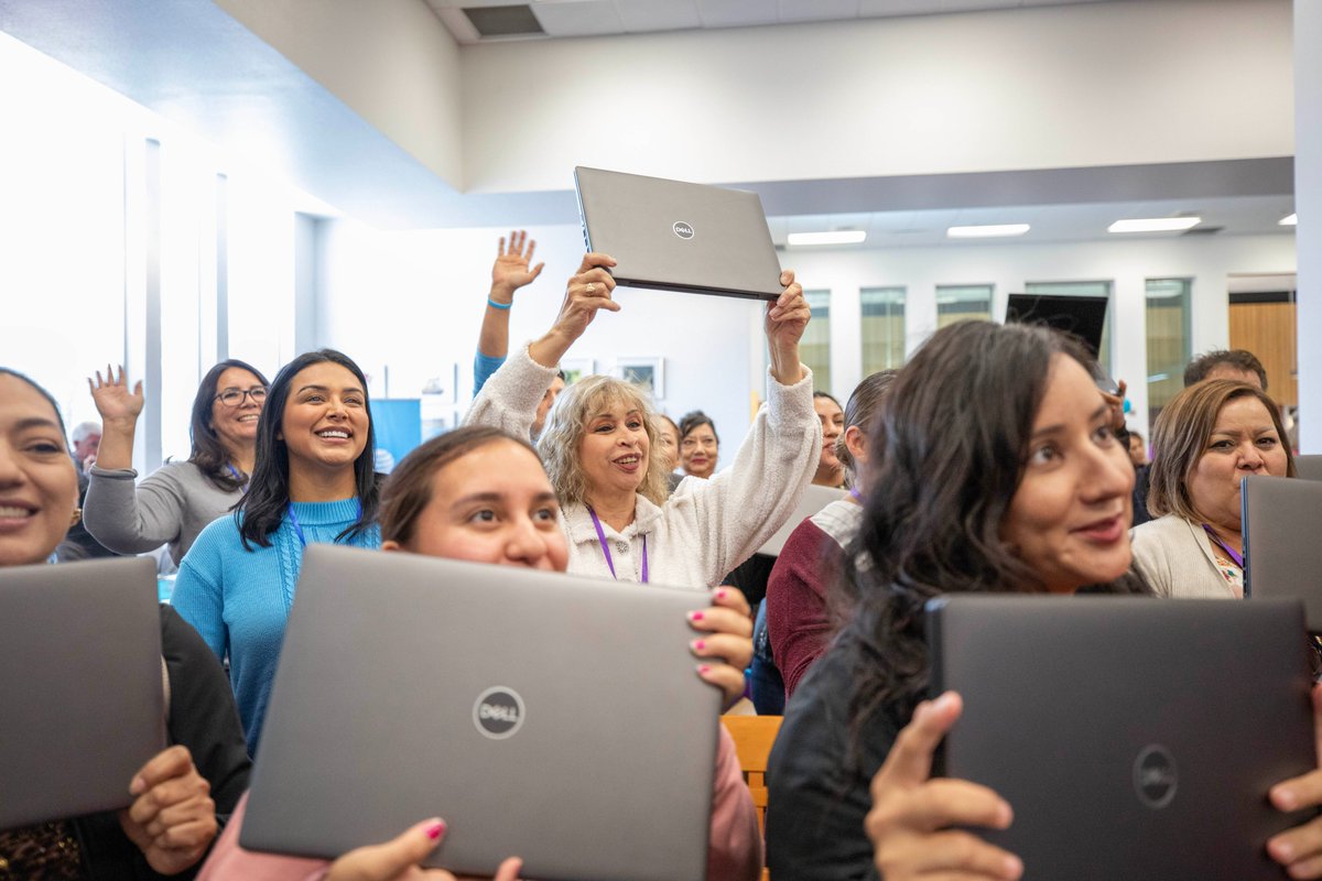 #TeamATT was pleased to collaborate w/@ALA_PLA & the EPCC Jenna Welch & Laura Bush Community Library to bring more digital literacy workshops to El Paso! We were also able to distribute 50 refurbished laptops to participants so they can access digital resources. #ATTImpact