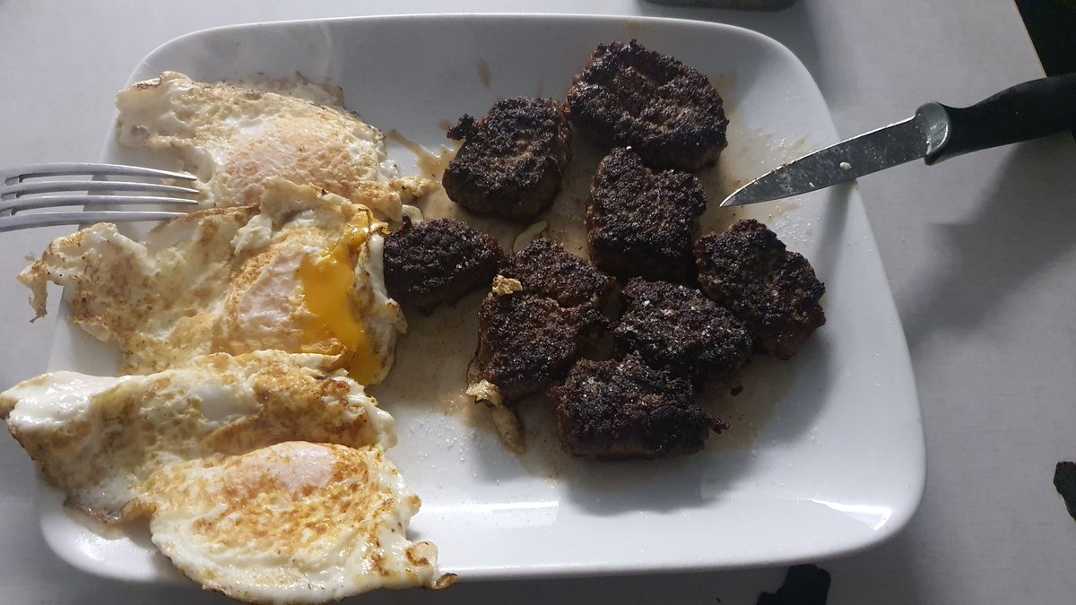 bodies_capri's tweet image. 300g of minced meat with 20% fat and 3 eggs

#carnivorediet 
#yestomeat