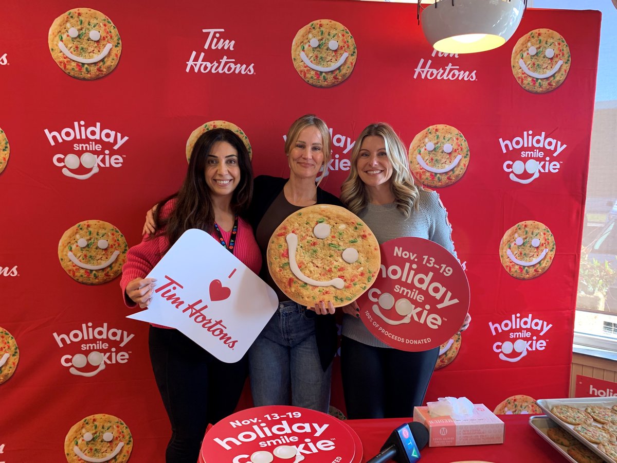 Reunited with former @CTVLondon anchor Sacha Long for a good cause... first ever @TimHortons #HolidaySmileCookie 50% of local proceeds will go to the @LondonFoodBank1 @JulieCTV Details here: london.ctvnews.ca/tim-hortons-ki…