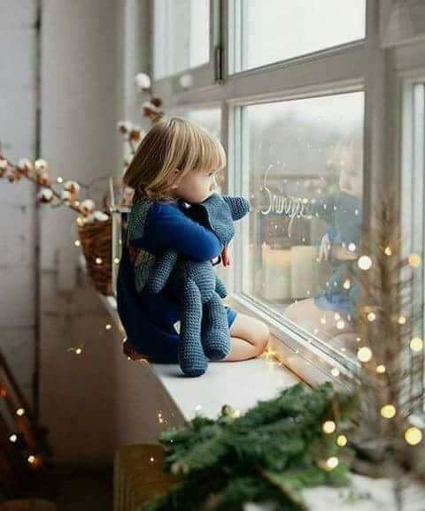 وجودك في محيط يفهمك و تفهمه
قد يغنيك عن نصف أدويتك
و يغنيك عن ثلثي قلقك
و ثلاثة أرباع ترددك
و ربما يهبك الطمأنينة كامله
لذا
كن دائما على طبيعتك
لأن الأصل دائماً 
يكون أكثر قيمة من النسخه