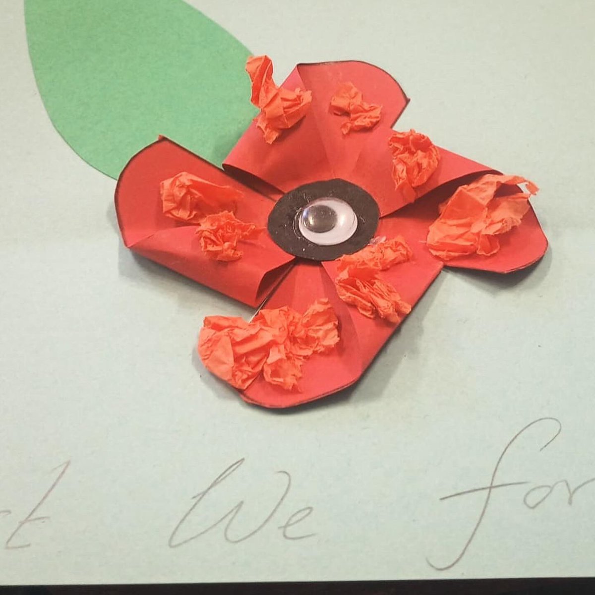 CharltonLib's tweet image. We marked #RemembranceDay during #LibraryFunClub at #CharltonLibrary on Saturday. 🎨 We made #LestWeForget poppy pictures using lots of different materials to remember the fallen. Join us on Saturdays at 10:30-11:30am for #Crafting + borrow books 📚 #LoveYourLibrary