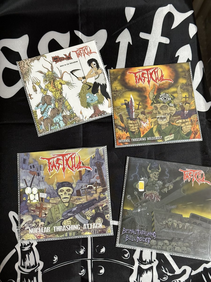 shishineko44225's tweet photo. #Nowplaying
#FASTKILL
#gamy
#MOSHINTHEPENTAGRAM #split
#INFERNALTHRASHINGHOLOCAUST
#NUCLEARTHRASHINGATTACK
#BESTIALTHRASHINGBULLDOZER https://t.co/jHgOyeUH7M