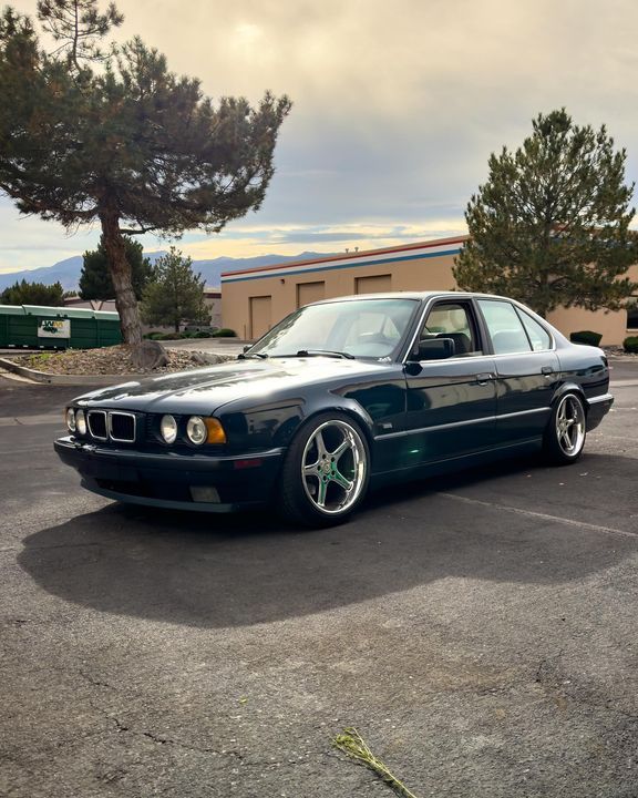 RacDyn_NA's tweet photo. @nofrnds.garage for the beautiful e34 kitted out with all our favorite Racing Dynamics accessories! Shop the store now! https://t.co/zN9Q66UVQV 

#E34 #5er #5series #540i #M60B40 #V8  #MSport #BMW #RespectYourElders #CarsOfInstagram #RacingDynamics #M5 #e23 #e32 #e39 #dinan #e38 https://t.co/Lgx19RE9zz