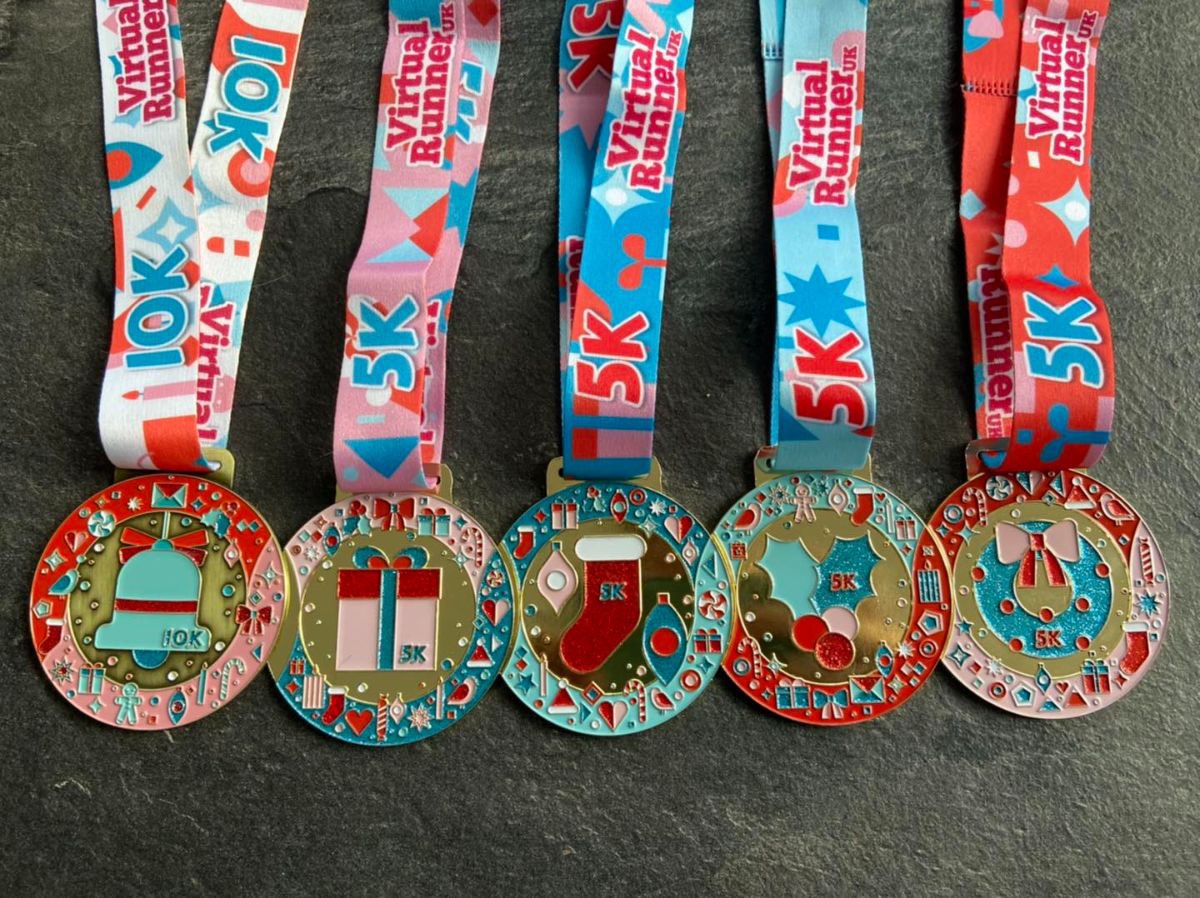 We have a full range of Christmas medals to keep you motivated during December! From fun runs, to challenges and 5ks plus 10ks. We have something for everyone 🏅 virtualrunneruk.com/races/?rfm=170…