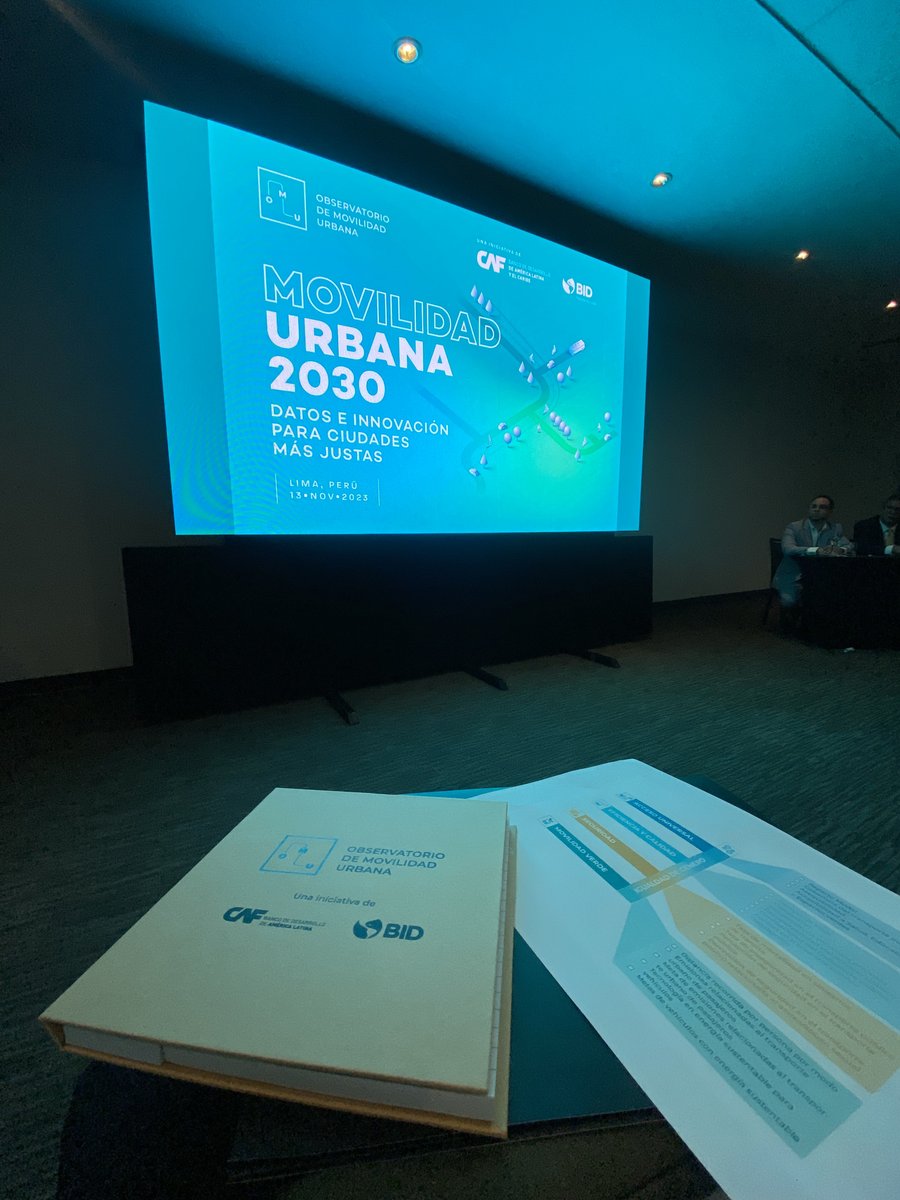 AgendaCAF's tweet photo. 🚗🌐 En el evento Movilidad Urbana 2030: datos e innovación para ciudades más justas, realizado en Lima (🇵🇪), Sergio Avelleda y Luiz Antonio Cortez compartieron valiosas perspectivas sobre la movilidad urbana en São Paulo, 🇧🇷.

🔍 Avelleda, ex secretario de movilidad de São Paulo (@prefsp), destacó los retos en la gobernanza de la movilidad y el impacto de la falta de datos integrados en la eficiencia del transporte público. En São Paulo, el desafío de coordinar los sistemas de transporte entre estados y la federación es notable, evidenciado en la necesidad de múltiples tarjetas para moverse entre ciudades vecinas.

🚇 Por otro lado, Luiz Antonio Cortez, Gerente de Planeamiento y Medio Ambiente del @metrosp_oficial, compartió la importancia de las encuestas de origen-destino en la planificación del transporte. Estas encuestas, realizadas cada diez años, son cruciales para entender los patrones de movilidad y planificar adecuadamente las intervenciones urbanas.

🔎 Los resultados indican que, aunque el transporte colectivo había visto una mejora, la pandemia y otros factores están influyendo en un aumento del transporte individual. Además, Cortez destacó la necesidad de estrategias innovadoras para recopilar datos, dada la baja adhesión a las encuestas digitales.

💡 El evento resaltó la necesidad de un enfoque holístico y basado en datos para abordar los desafíos de la movilidad urbana, desde la gobernanza hasta la implementación de tecnologías y la recopilación de datos.