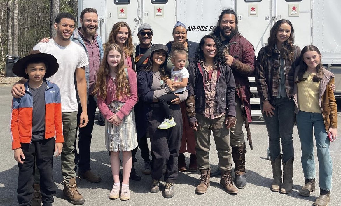 Behind the scenes of the alternative 11x24 ending with the next generation kids and their older actor counterparts #TWDFamily #TheWalkingDead