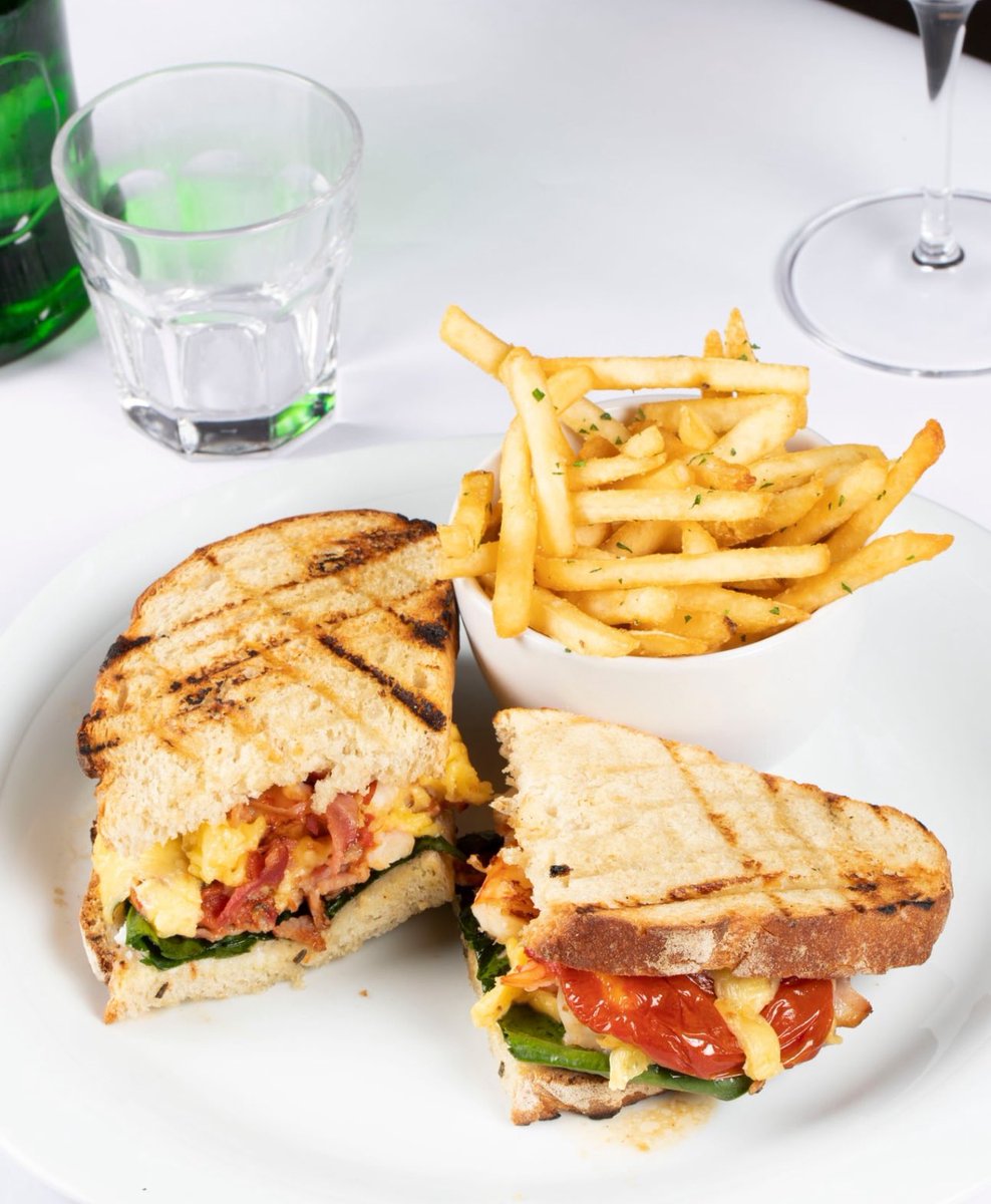 rojobistrot's tweet photo. Prueba nuestros deliciosos Sandwiches que te dejarán sin palabra. 🥪 
- Camarón Gratinado 
- Pechuga al Pesto 
- Roast Beef 

¡Para chuparse los dedos!

Reservaciones:
☎️ +(55) 5211 3705
☎️ +(55) 5211 3834

o través de @OpenTable https://t.co/pkXPl3Syxr