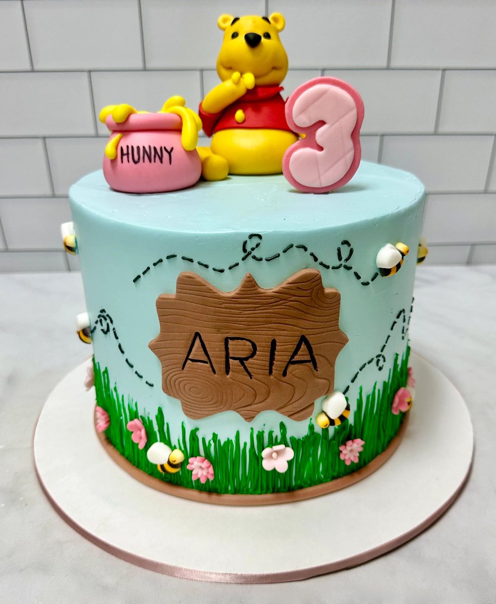 🍯 Just the right smackerel 

#winniethepoohcake #kupcakekitchen #wantcake #winniethepoohparty #winniethepoohbirthday #winniethepoohandfriends #winniethepoohtheme #birthdaycakeforkids #cakeforkids #babyshowercake #santaclarita