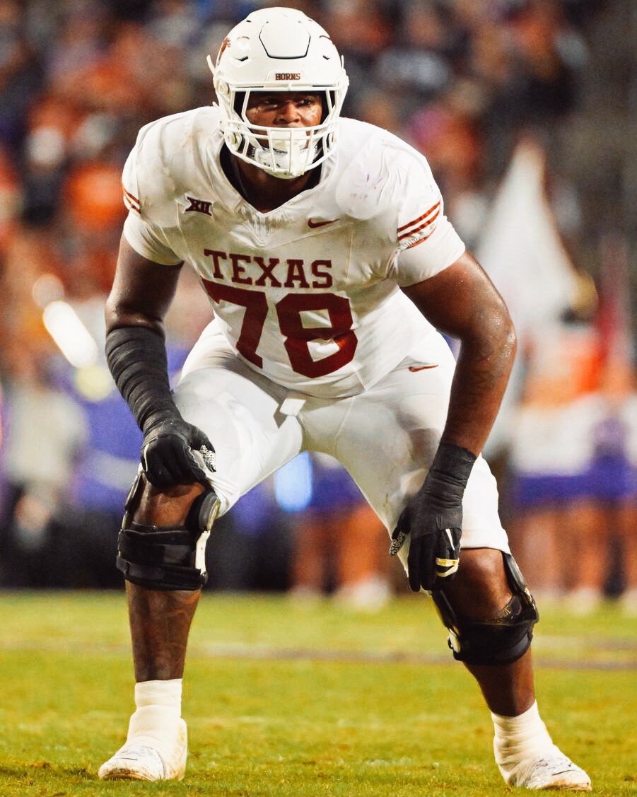 PFF_College's tweet photo. Texas LT Kelvin Banks Jr in Week 11:

🤘 36 Pass Block Snaps
🤘 Zero Pressures Allowed
🤘 87.6 Pass Block Grade https://t.co/HDbaIfhPXe