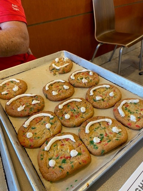 unitedwaykfla's tweet photo. A special shout-out 📢 to the local owners of Tim Hortons and their staff for their amazing support and for upselling those cookies!
Let's keep spreading the kindness in our community by treating ourselves to a cookie (or a few dozen) and showing support and #locallove!🩷 https://t.co/ZXDHtDNsN2