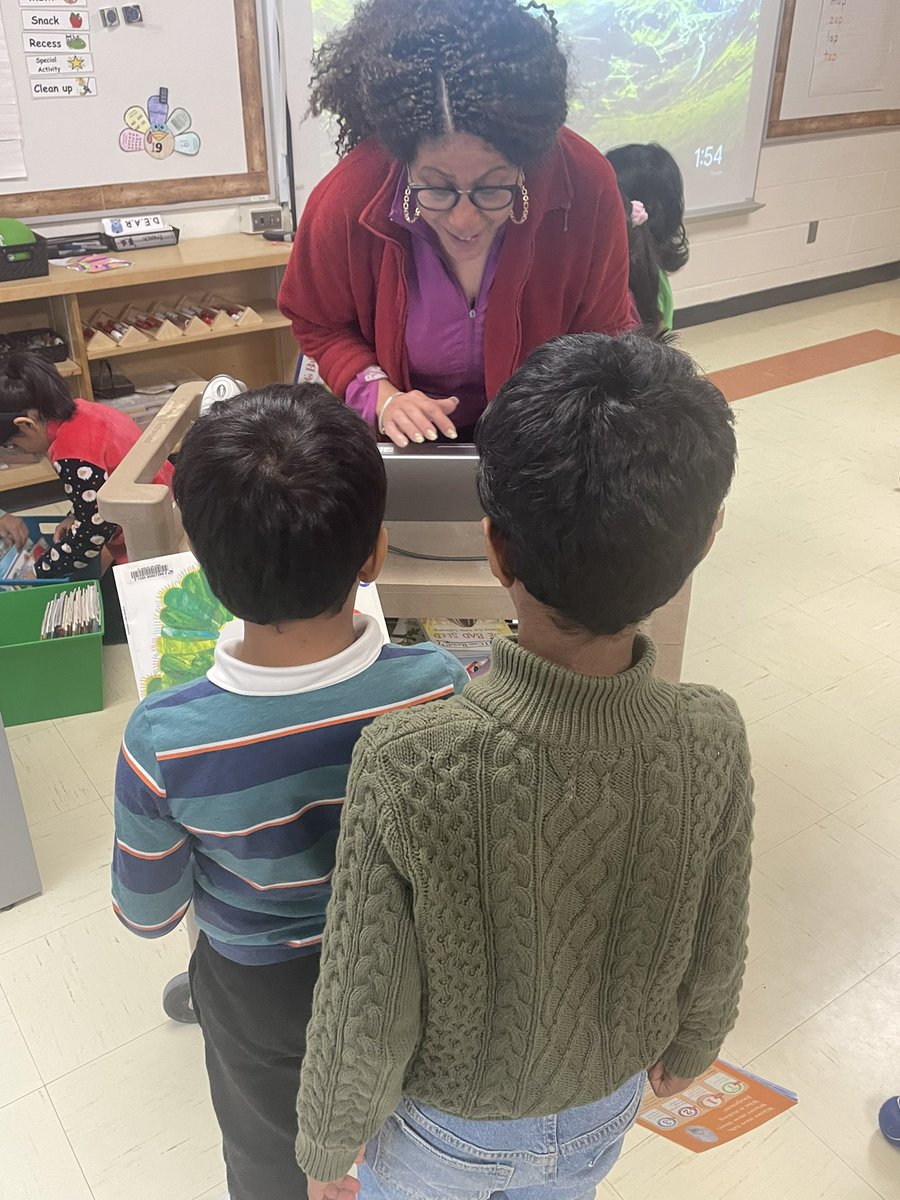 MsBurnsOCSB's tweet photo. We had our first in class library visit today! Please make sure the book is returned in a ziploc bag every Monday. Happy reading 📚 https://t.co/hMni2ucsY1
