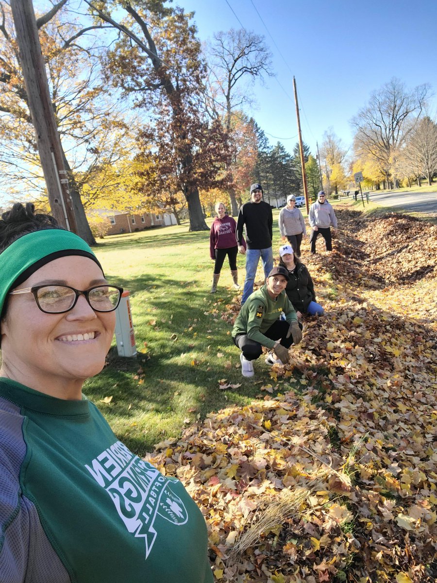 1stSourceBank's tweet image. Our Michigan Team participated in @UnitedWay_SWMI&apos;s #RakeADifference! And it looks like they had a lot of fun too!