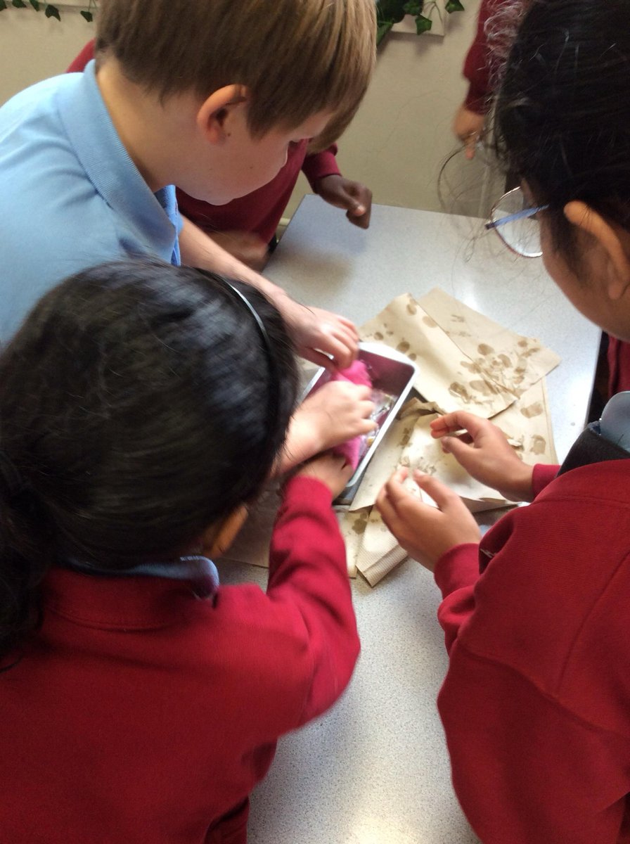 Year 5 have been busy bees 🐝 in outdoor learning they made journey sticks, in maths they made giant number lines to help them understand negative numbers and in science they’ve investigated what a conductor was! They tried to melt an ice block to retrieve a trapped toy 🧸