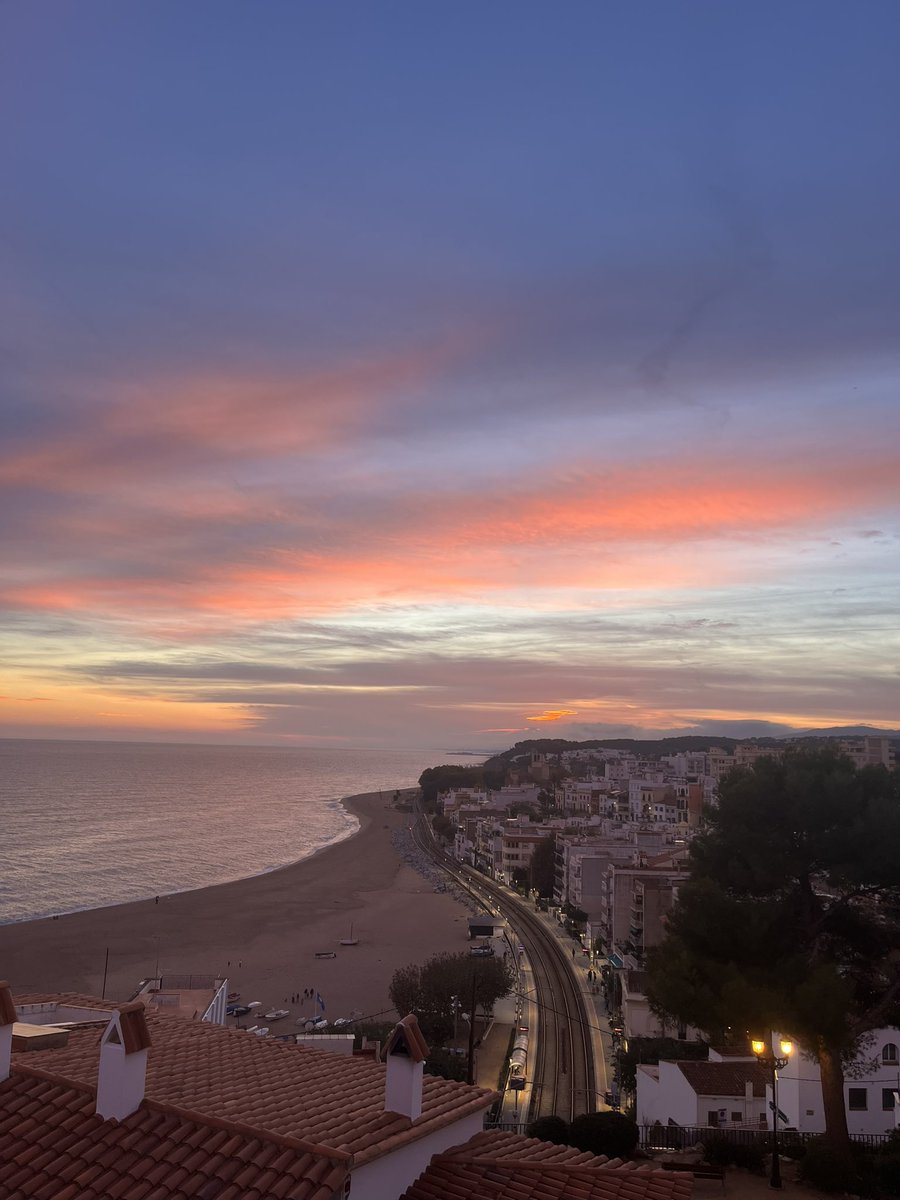 martinaacomass's tweet photo. mai és mal moment, sopetaa ella l’esplai la muntanyaa les postes (sortides) de sool i escriure 💌 https://t.co/uBmBKQFfYI
