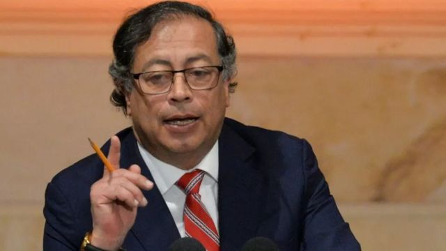 Kolombiya Devlet Başkanı Gustavo Pedro:

 "Kolombiya, Filistin'in tam devlet olarak kabul edilmesi için Birleşmiş Milletler'e öneri sunacak" 

"Ayrıca; Birleşmiş Milletler'de, Gazze'de ateşkes talebine karşı oy kullanan veya çekimser kalan üretici ülkelerden artık silah satın