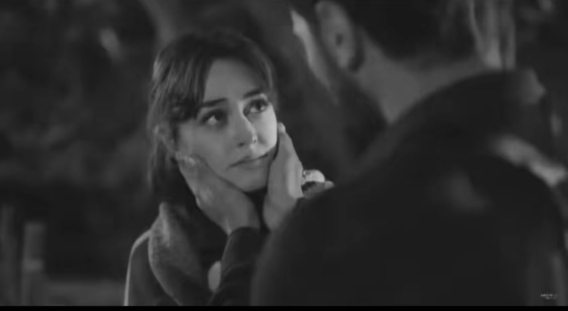 يازين يوم جابك الله ويامزين طاريك 
يلي وجودك في حـياتي مكـفينـي 

يجعلني ماذوق حزنك ولا أبكيك
حبك سكن بلقلب ورضاك شفي