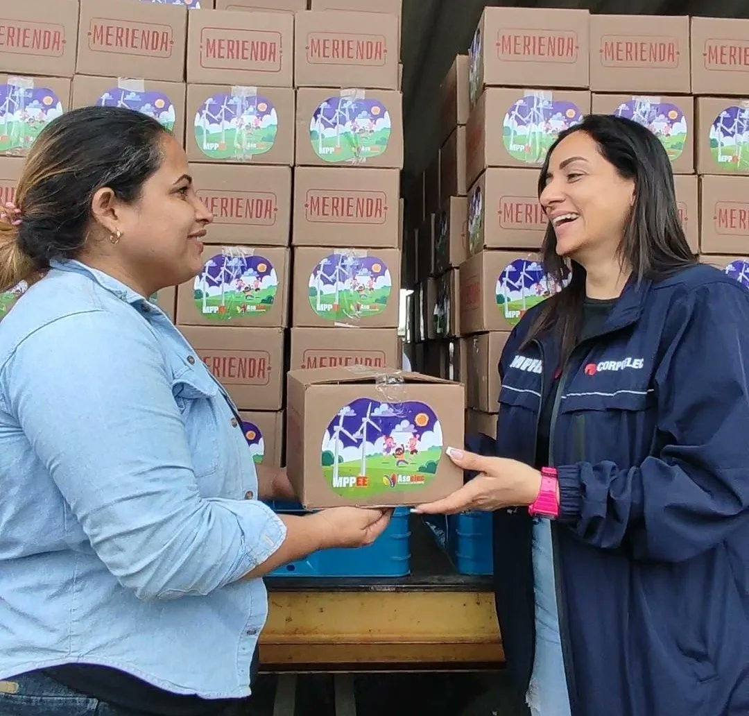 CORPOELECBAR_'s tweet image. Un total de 520 Kits de Meriendas distribuyó #Asoelec a los niños y niñas de las familias del sector eléctrico en el estado #Barinas.