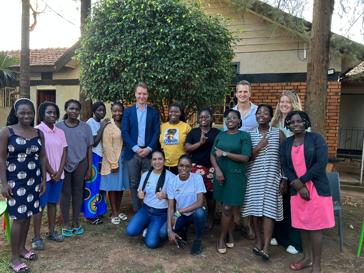 Monetix, alongside <a href="/prinzCHZH/">P.</a>, Samuel Hieber, <a href="/cbabiera/">cassandra babiera</a> &amp; <a href="/lizprossy/">liz prossy</a> met Groundbreaker's talented individuals. We discussed technology and strategies for winning clients in employment and business. 

Explore Groundbreaker: buff.ly/3smtNdG