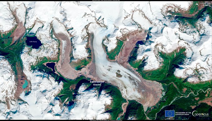 El Programa de Observación de la🌍 de la UE, <a href="/CopernicusEU/">Copernicus EU</a>, permite vigilar los glaciares y seguir sus cambios.

Esta imagen del 22/10 del satélite #Sentinel2🛰️da cuenta del estado del glaciar Exploradores, cerrado tras desprendimientos de hielo.

👉copernicus.eu/en/media/image…