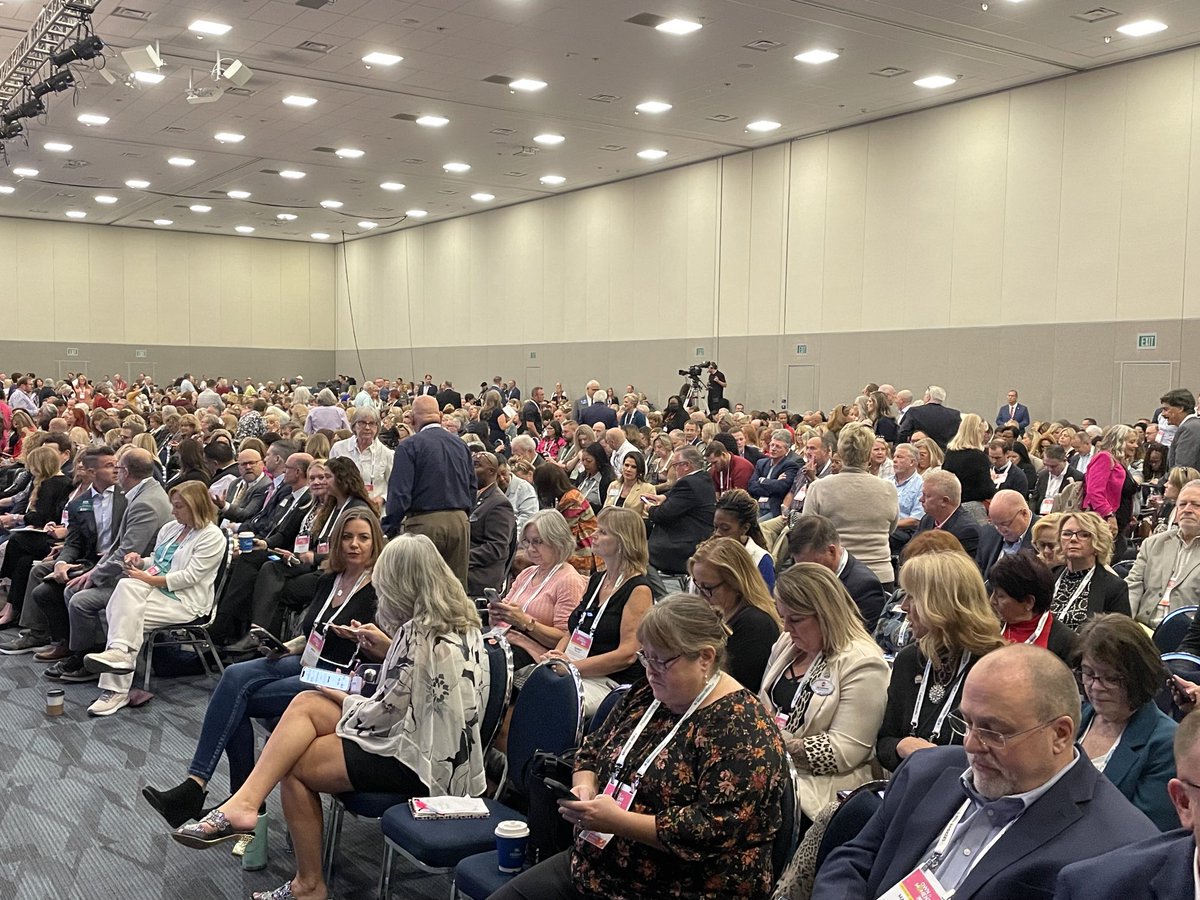 Standing room only as 1,000s of Realtors attend the lawsuit update